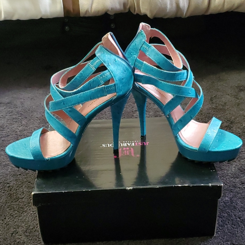 Heels - Picture 2 of 3
